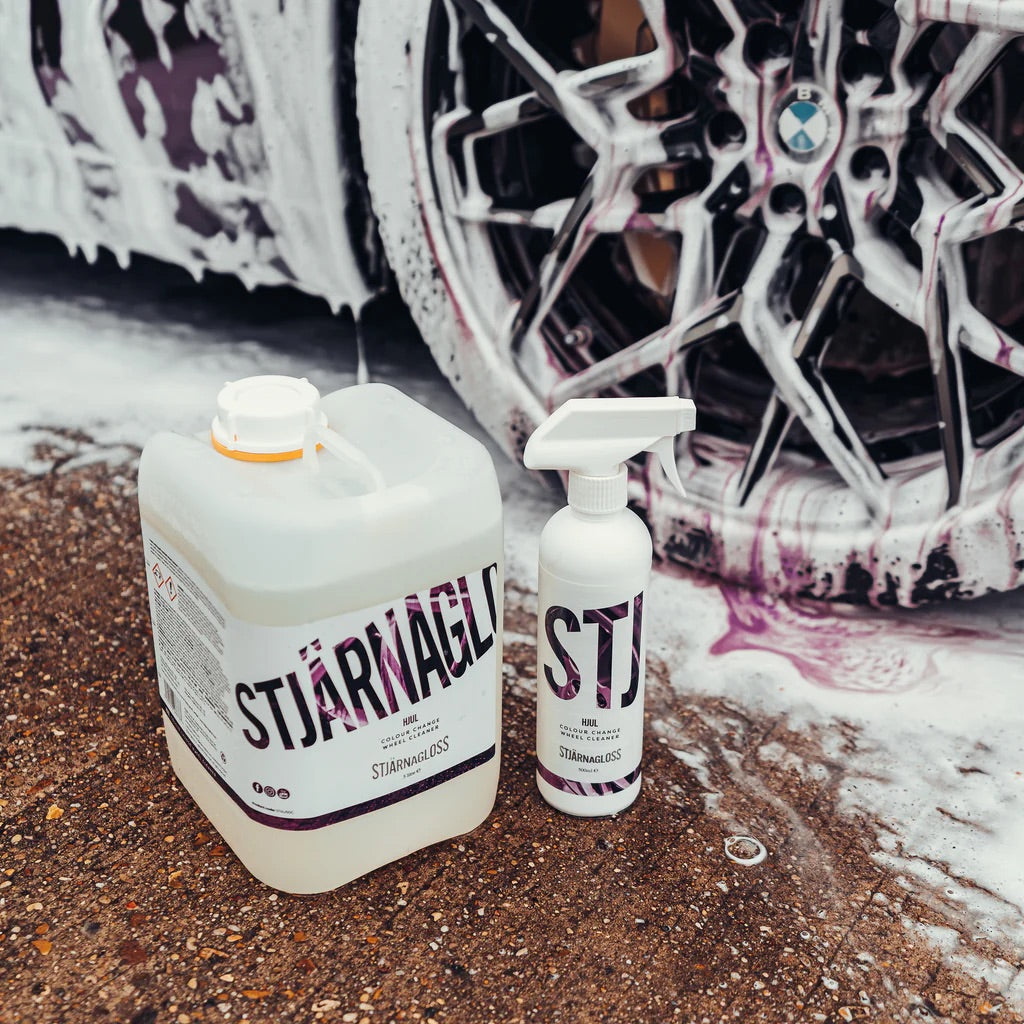 Stjarnagloss Hjul wheel cleaner 1L and 5L in front of snow foam BMW wheels