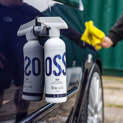 Stjarnagloss Silke - High Gloss Detailing Spray reflecting off car door