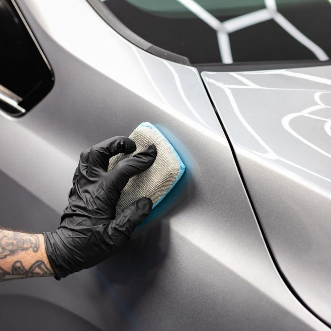 Introducing the Ultra No-Soak Coating Applicator, now available at The Rag Company Europe! Designed with the highest quality microfibre and innovative features, this applicator is a must-have for all car enthusiasts and detailers.