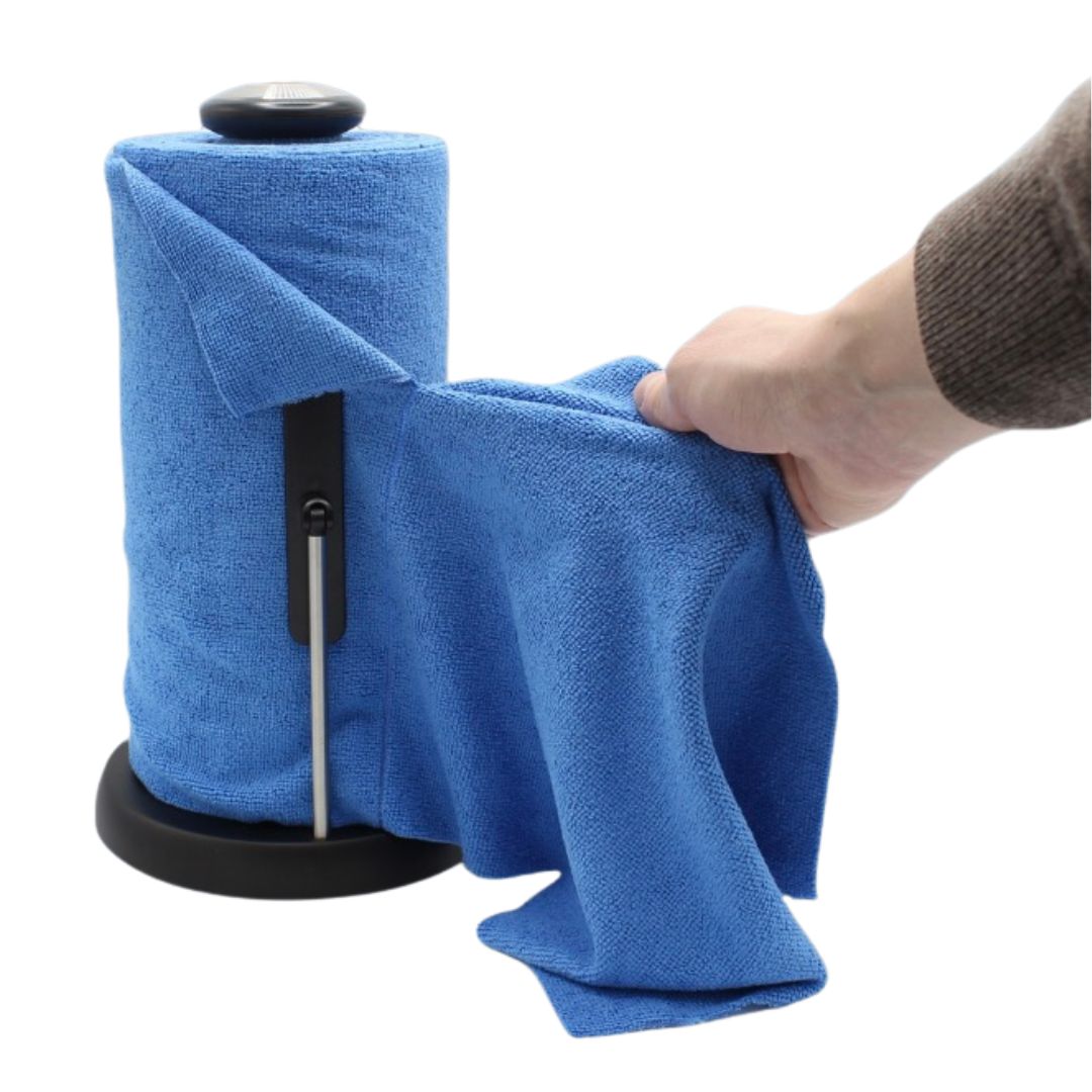 Roll of blue microfibre cloth for workshop. Rolls of microfibre cloths are a more durable and qualitative alternative to rolls of paper cloth. After use, wash them in the washing machine to use again. Ideal for general cleaning and the automotive sector.