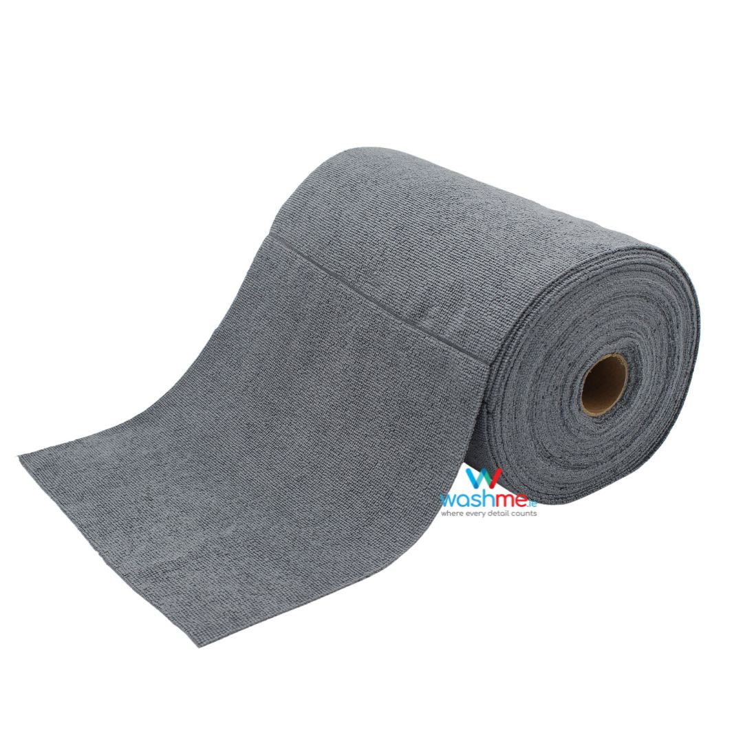 Roll of grey microfibre cloth for workshop. Rolls of microfibre cloths are a more durable and qualitative alternative to rolls of paper cloth. After use, wash them in the washing machine to use again. Ideal for general cleaning and the automotive sector.