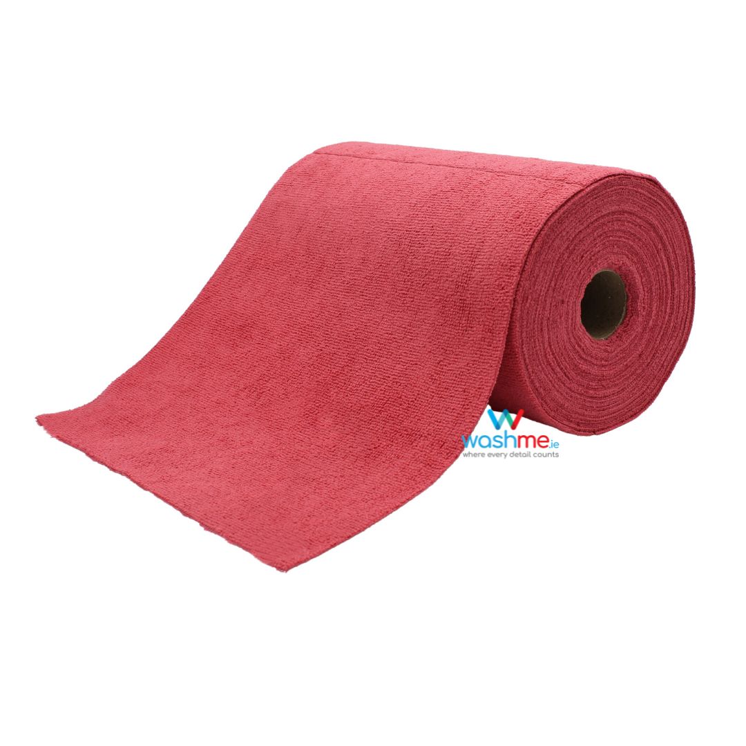 Roll of red microfibre cloth for workshop. Rolls of microfibre cloths are a more durable and qualitative alternative to rolls of paper cloth. After use, wash them in the washing machine to use again. Ideal for general cleaning and the automotive sector.
