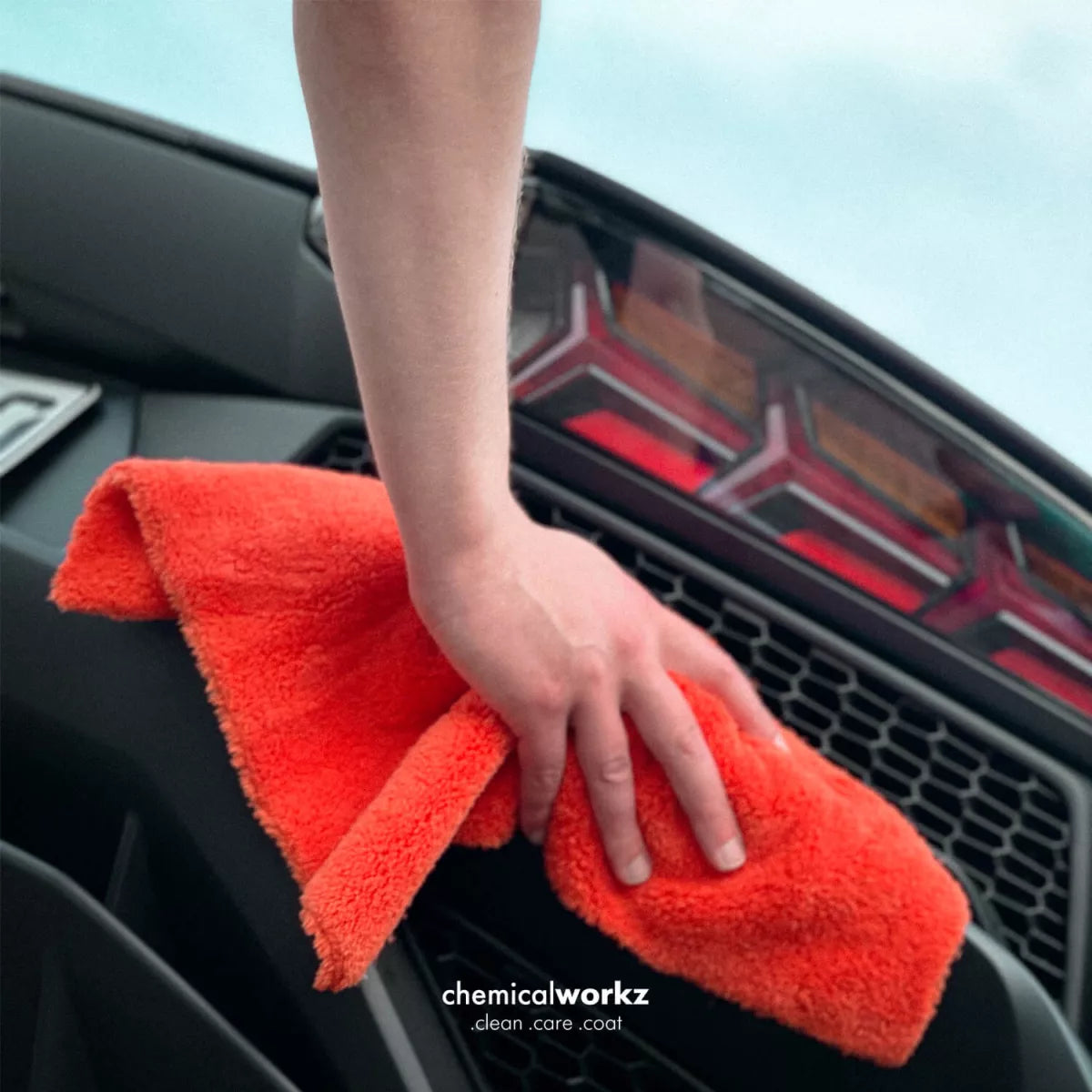 chemicalworkz edgeless soft microfibre buffing cloth in orange. chemicalworkz Ireland. washguru Ireland. edge-free microfibre cloth – it’s perfect for waterless washes and quick touch-ups with a detailing spray. Lamborghini Aventador