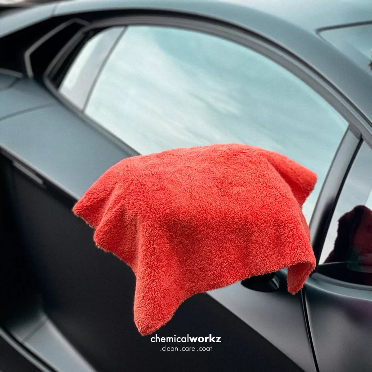 chemicalworkz edgeless soft microfibre buffing cloth in orange. chemicalworkz Ireland. washguru Ireland. edge-free microfibre cloth – it’s perfect for waterless washes and quick touch-ups with a detailing spray. Lamborghini Aventador