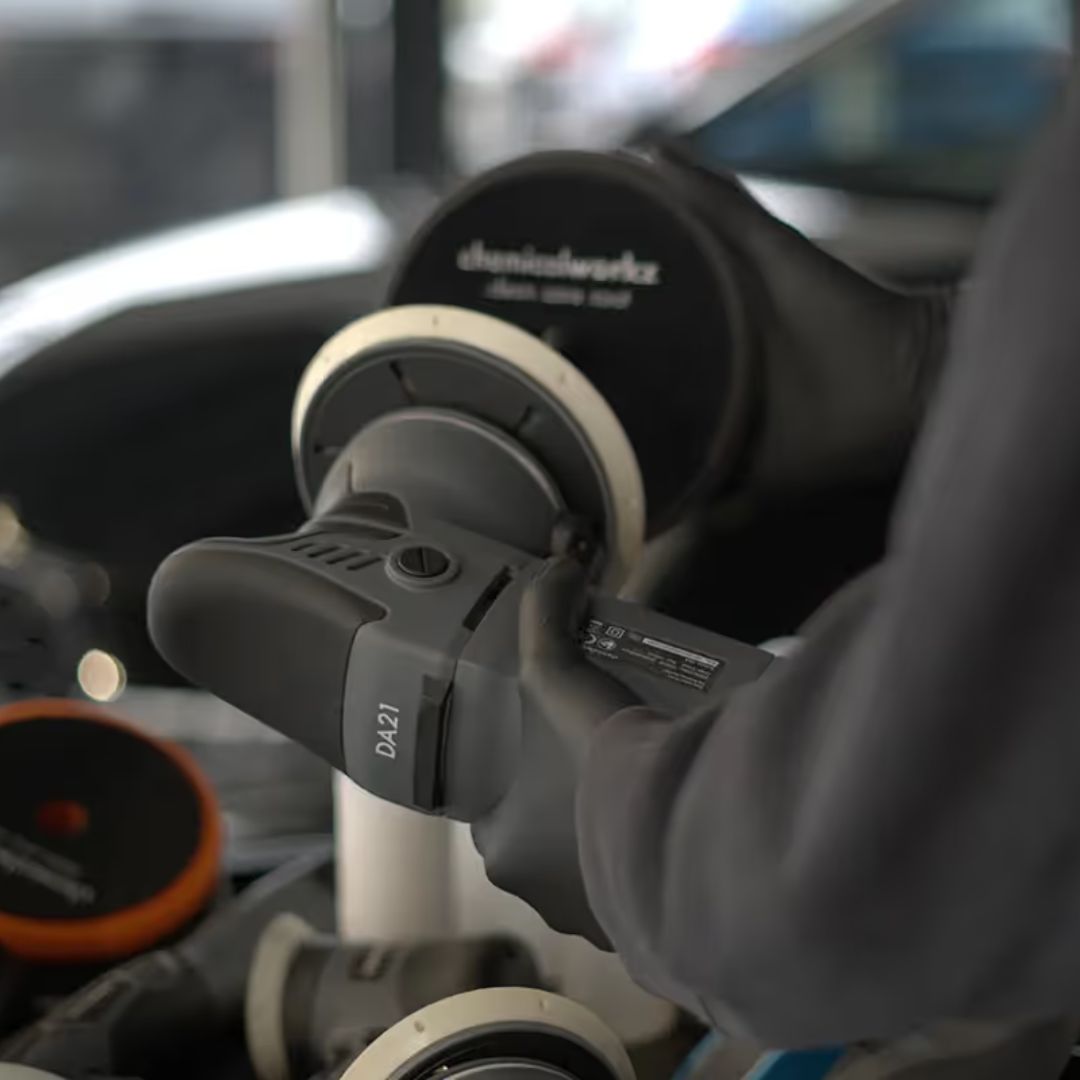 Person using a chemicalworkz DA21 Pro with 'Banksworks' branding in a workshop setting.
