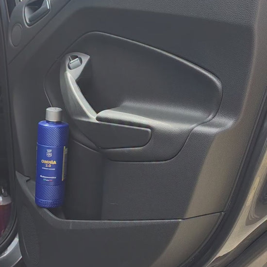 Labocosmetica Omnia 2.0 on Ford door