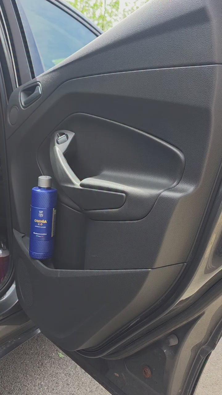 Labocosmetica Omnia 2.0 on Ford door