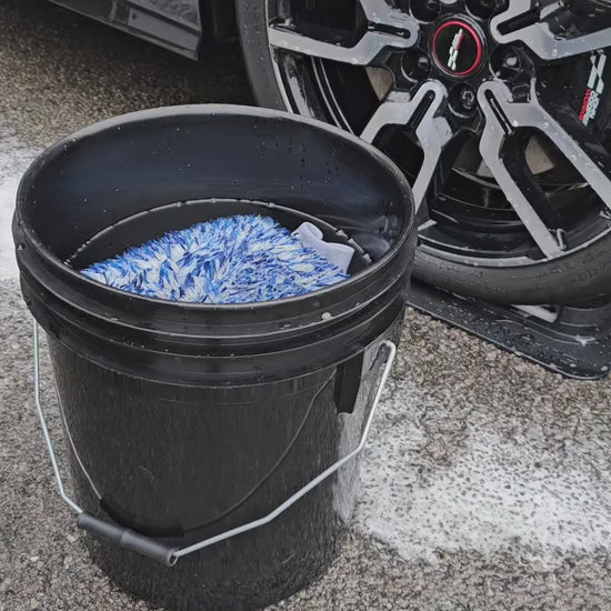 Labocosmetica Semper used in a bucket