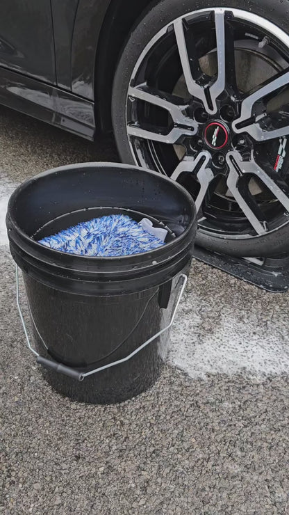 Labocosmetica Semper used in a bucket