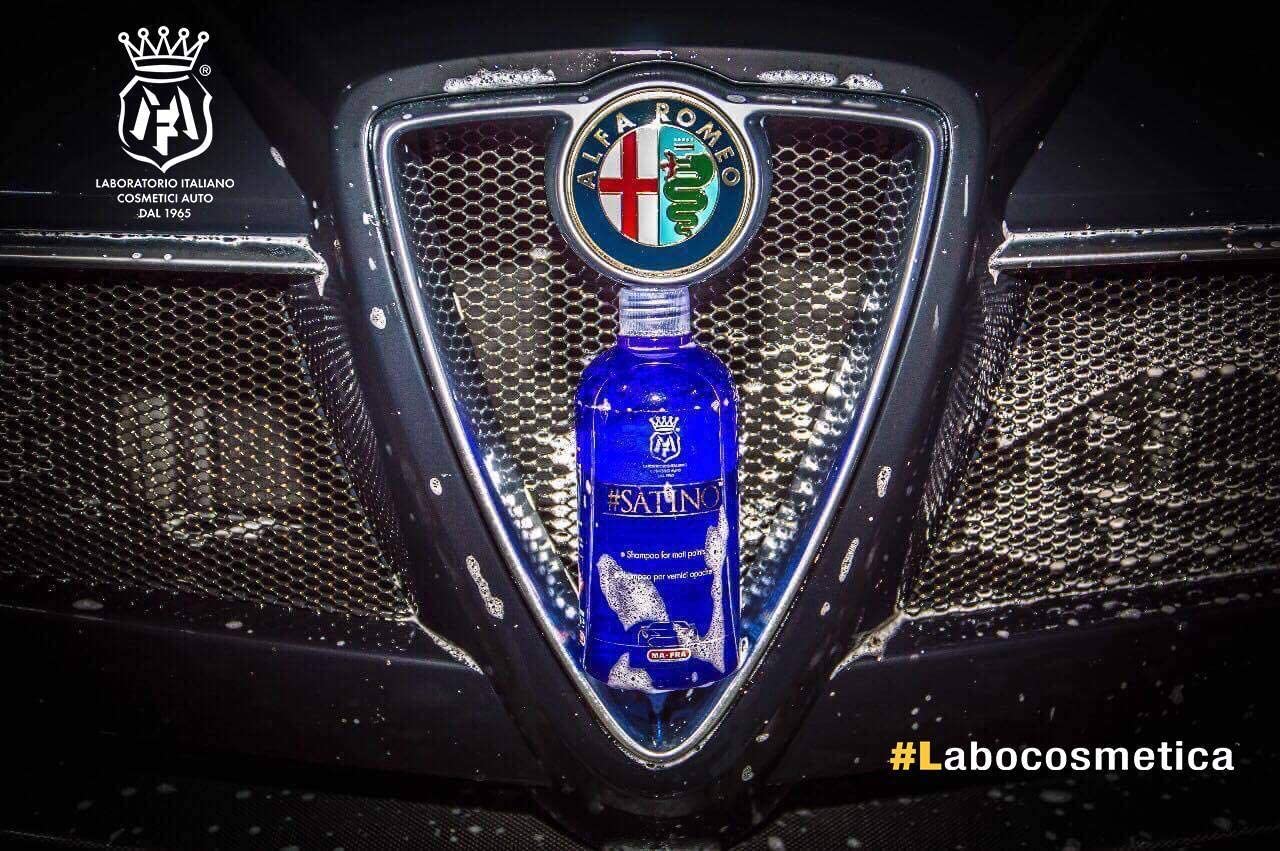 Labocosmetica Satino Matt and wrapped car shampoo. best shampoo for wrapped cars. blue bottle with see through cap. Labocosmetica Cork Ireland