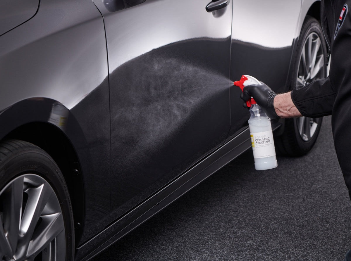 Autoglym Instant Ceramic Spray. Autoglym Cork Ireland. White bottle with golden label. Ultra Hydrophobic. water beading