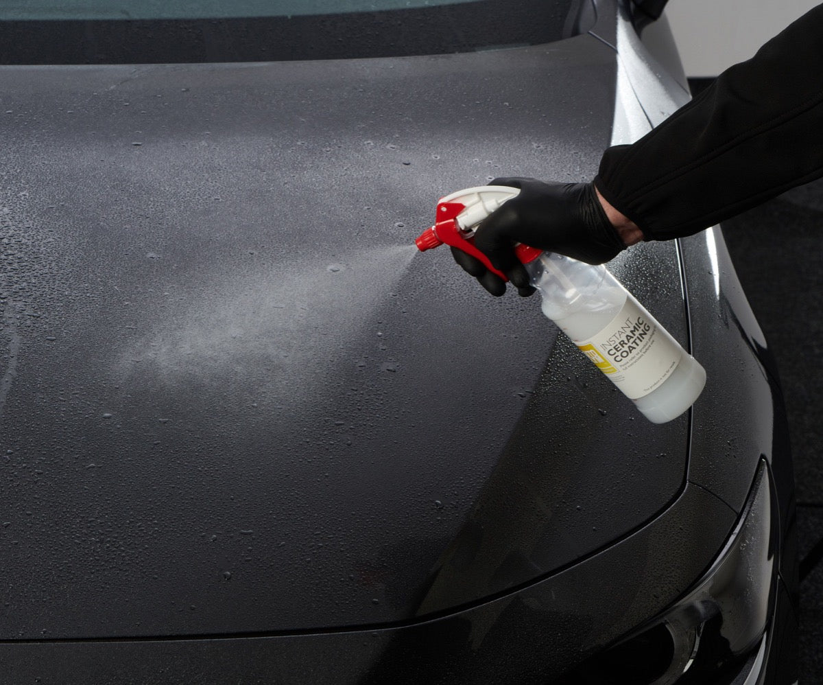 Autoglym Instant Ceramic Spray. Autoglym Cork Ireland. White bottle with golden label. Ultra Hydrophobic. water beading