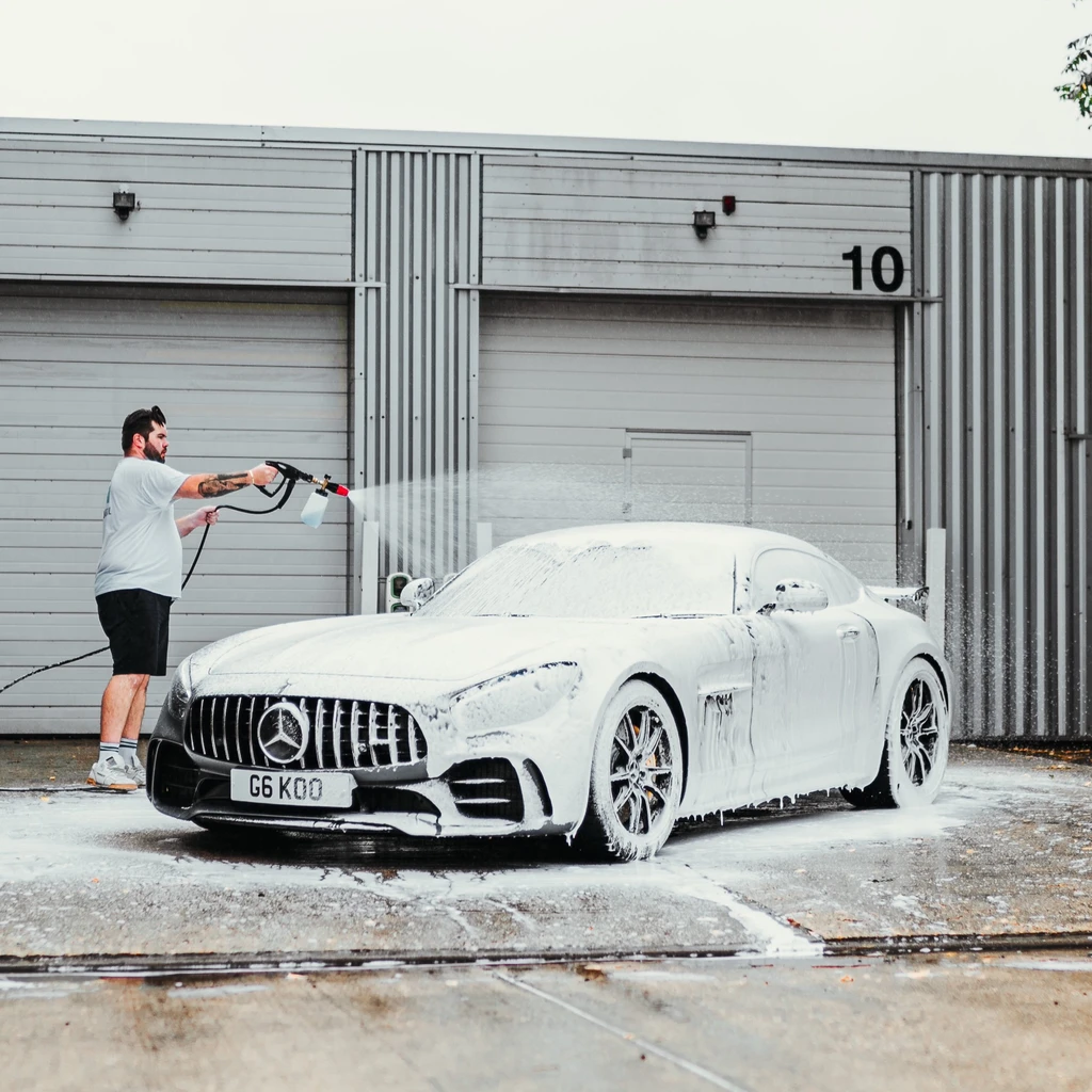 Stjarnagloss Sno Snow Foam. ph neutral snow form. thick snow foam. pre wash snow foam. best snow foam. Like Autoglym Polar Blast, ADBL Yeti. Stjarnagloss Ireland, Stjarnagloss Cork Ireland. Mercedes AMG GT